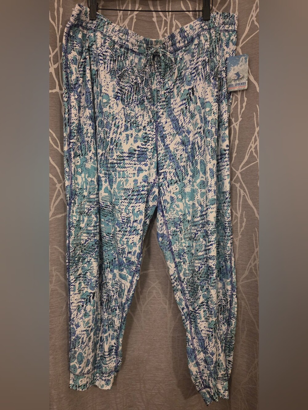 Reel Legends Men’s Blue & White Abstract Print Joggers. Size XL